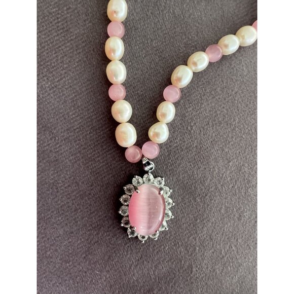 Pink & White Pearl Necklace With Rose Quartz Pendant & Rhinestones 18-Inch Lengt - Picture 3 of 6